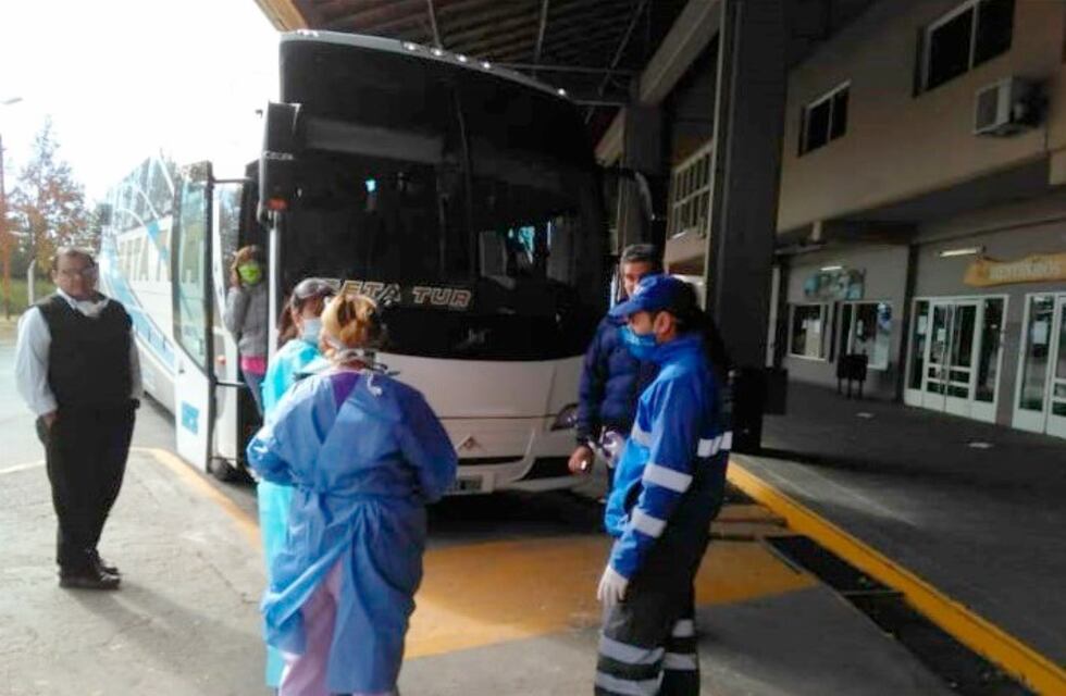 Organizan traslados de personas que quedaron varadas en el país