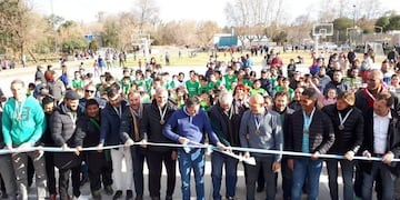 El intendente Daniel Salibi dejó inaugurado el polideportivo Héroes de Malvinas, con figuras del deporte cordobés\u002E