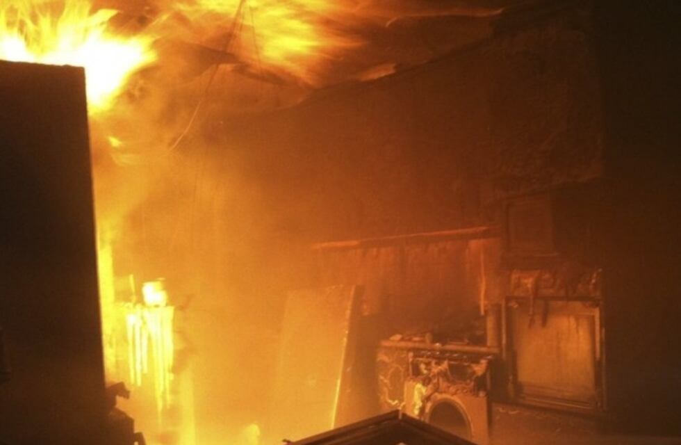 Una mujer terminó internada por un incendio en su casa