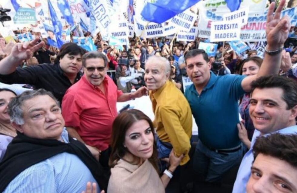 En La Rioja, marcharon para que Carlos Menem sea candidato