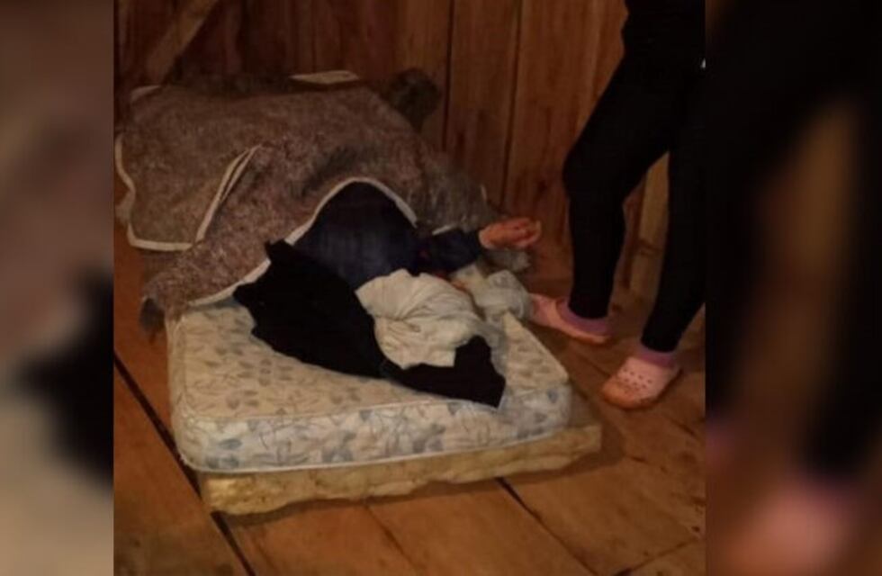 Un anciano con alzheimer y la columna rota vivía abandonado en un galpón