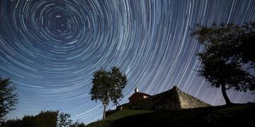 Lluvia de estrellas sobre el cielo\u002E