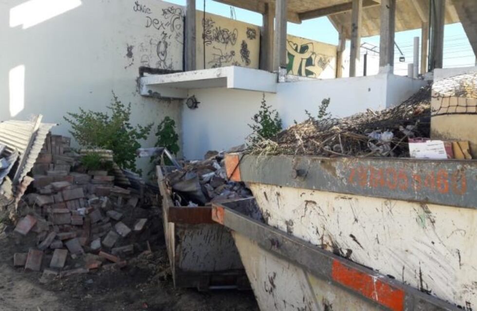 Multaron a empresa transportista por acumular residuos en la vía pública