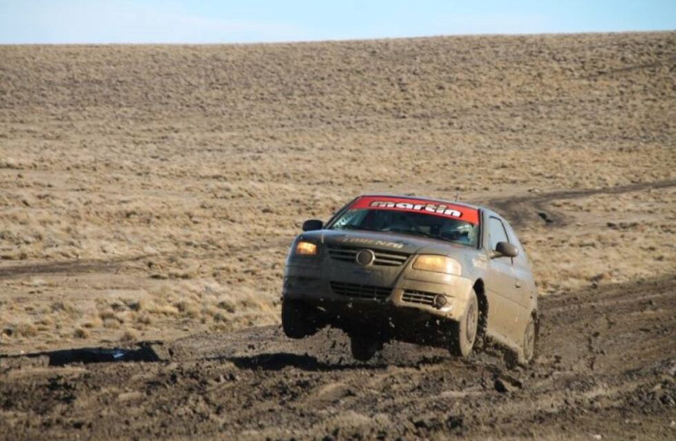 Deportes: comenzó la revisión técnica de los autos para el Gran Premio de la Hermandad