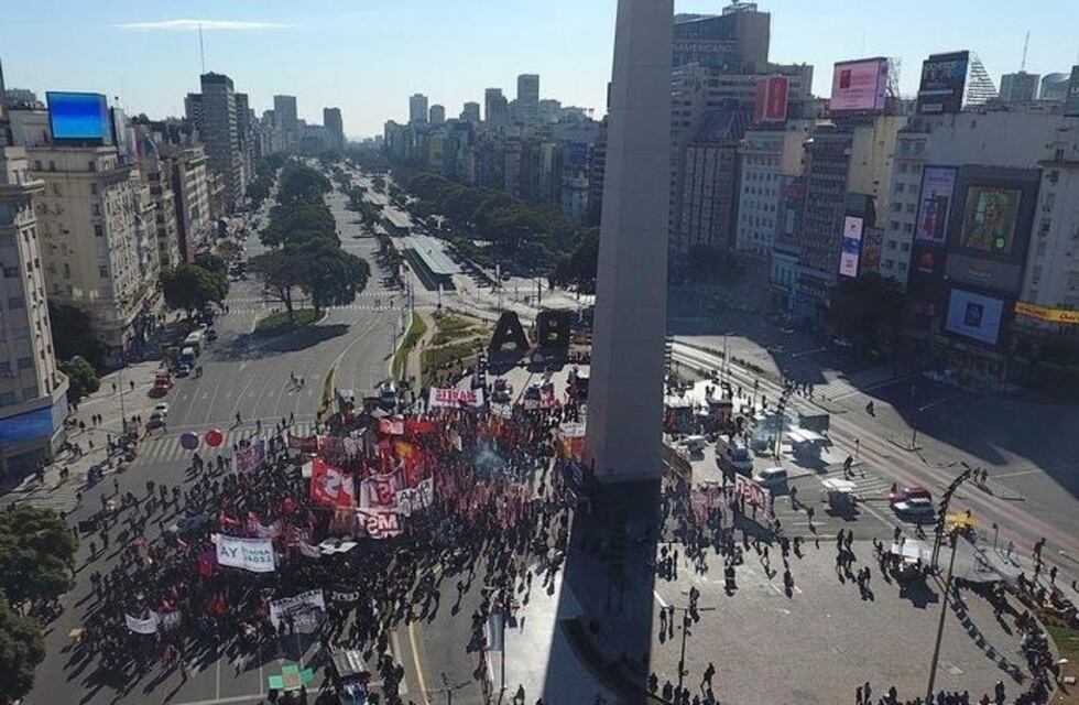 Las organizaciones de izquierda reclaman en el Obelisco