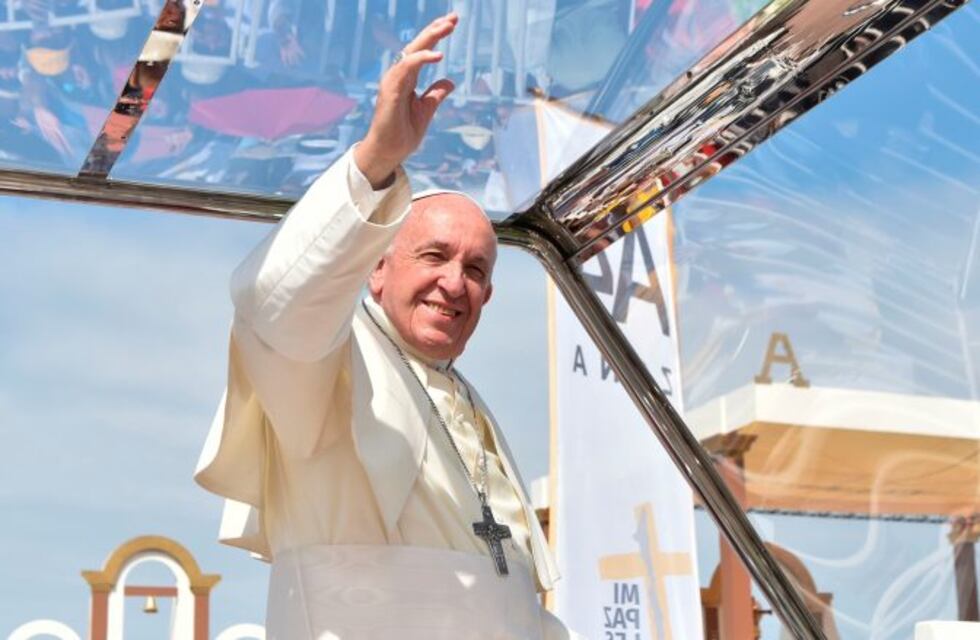 Francisco cerró su gira por Chile con una misa en Iquique