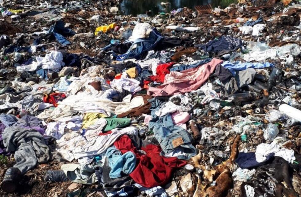 Denuncian que tiraron a un basural donaciones para los evacuados de Apolinario Saravia