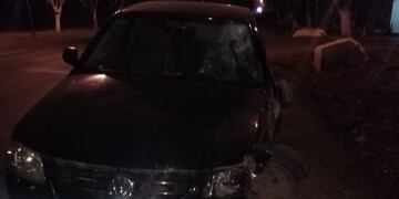 Así quedó el auto que embistió al ciclista en San Juan\u002E
