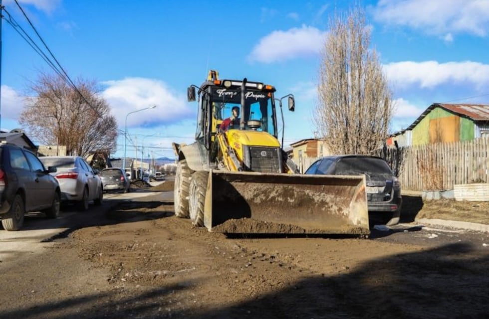 Realizan obras de mantenimiento vial en el Barrio Gaucho Rivero