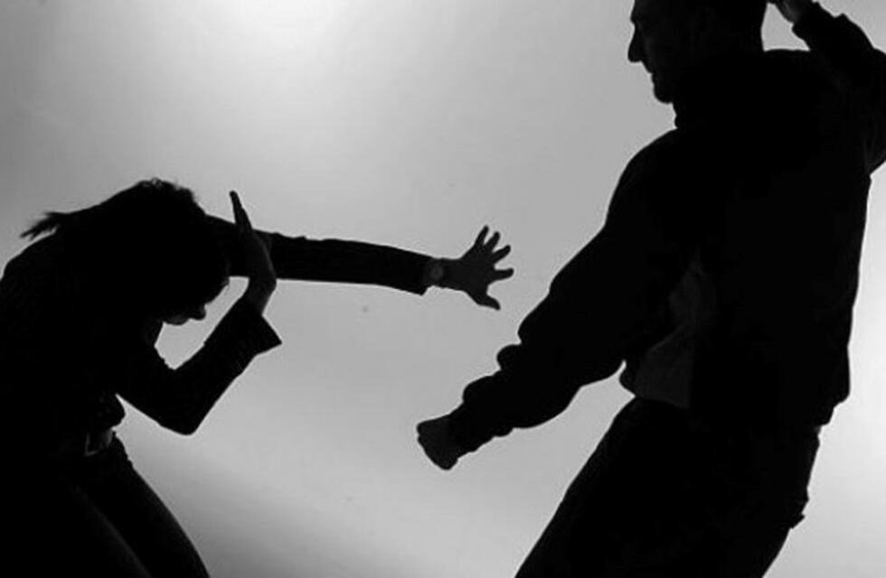 Dejó inconsciente a su pareja y le pedía por favor que se levantara