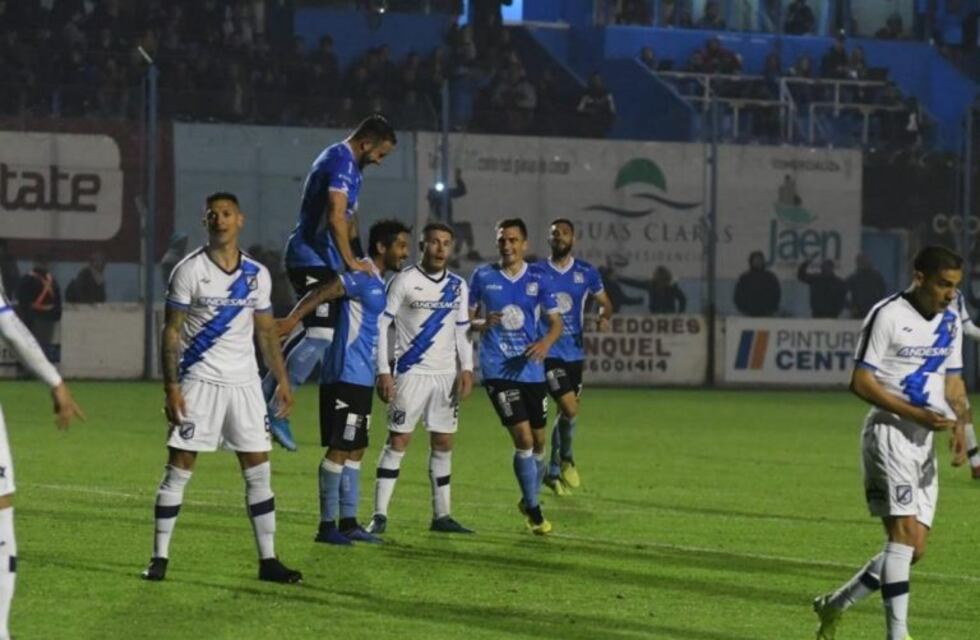 Salvó la ropa para Córdoba: Estudiantes de Río Cuarto le ganó a Brown 3 a 1