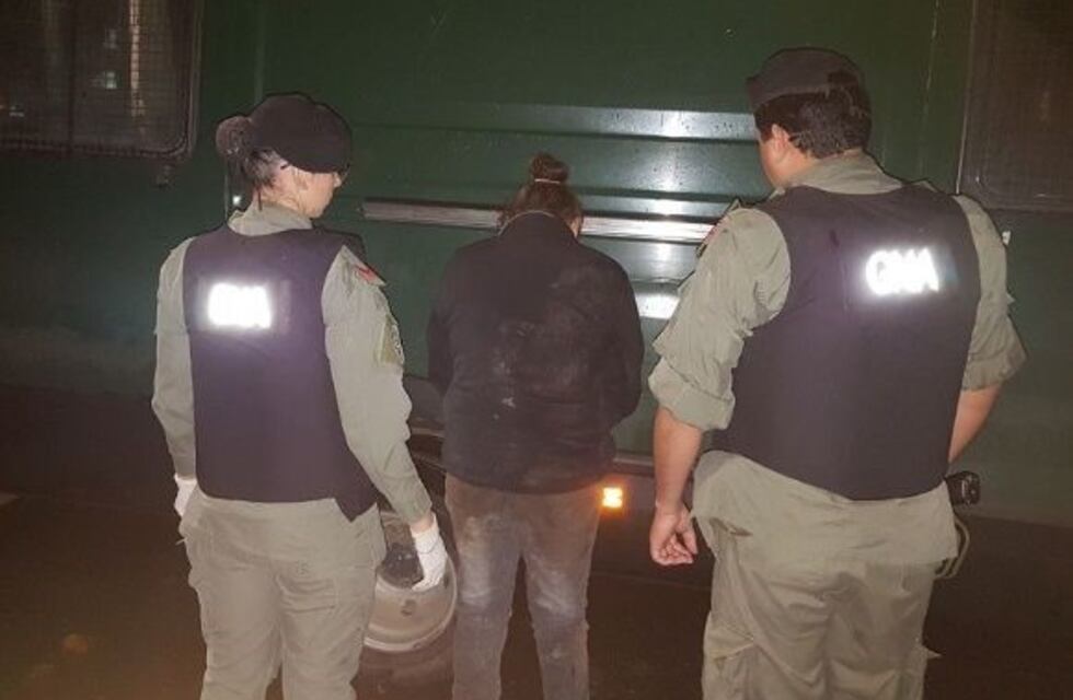 Detuvieron a dos personas y secuestraron siete kilos de marihuana en zona sudoeste