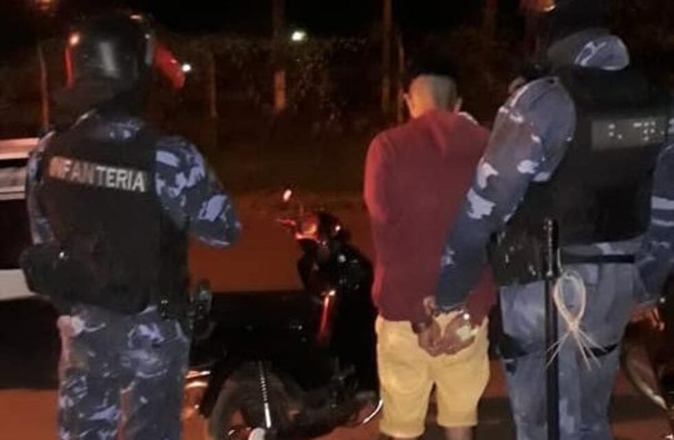 Detuvieron a dos jóvenes y recuperaron una moto robada
