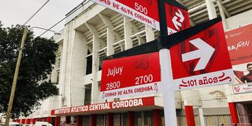 La intervención de los hinchas de Instituto sobre las calles de Alta Córdoba en el marco de los 101 años de festejo\u002E (Twitter)
