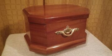 Los parientes de Dora Faga nunca recibieron la urna con sus restos\u002E (MercadoLibre)