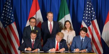 El presidente de México, Enrique Peña Nieto, a su homólogo estadounidense, Donald Trump, y el primer ministro de Canadá, Justin Trudeau (EFE/Cortesía Presidencia de México)