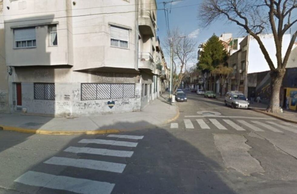 Golpearon a dos turistas españoles y les robaron hasta las zapatillas en La Boca