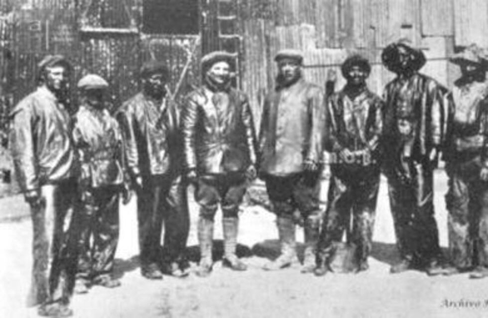 Se desarrollaron los actos por el Día Nacional del Petróleo