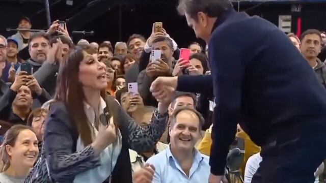 Moria Casán frenó el acto de Sergio Massa para saludarlo porque se tenía que ir al Bailando (Captura de pantalla)