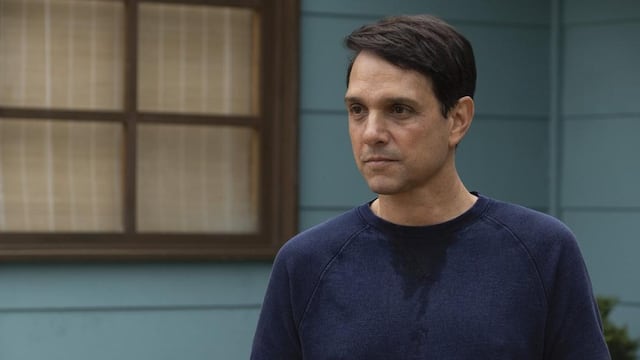 Ralph Maccio vuelve a su papel más reconocido en "Cobra Kai", serie recientemente estrenada en Netflix (Twitter / Netflix Latinoamérica).