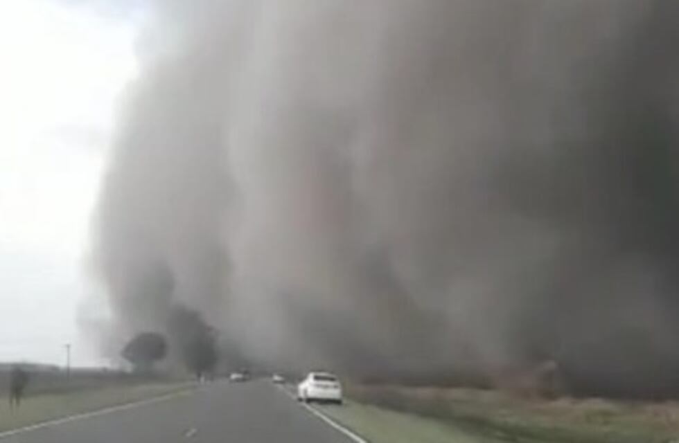 Un viral en la ruta de Córdoba provocó la duda de los usuarios: ¿qué hacer cuando hay humo en el camino?