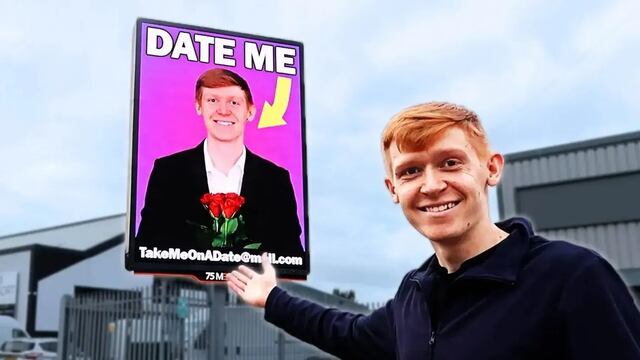 El joven británico que puso un cartel con su cara para tener una cita.