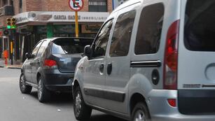 Un cordobés hizo una mala maniobra y su camioneta terminó en un inexplicable lugar. (Imagen Ilustrativa/ LaVoz/Archivo).