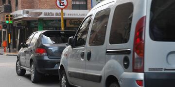 Un cordobés hizo una mala maniobra y su camioneta terminó en un inexplicable lugar. (Imagen Ilustrativa/ LaVoz/Archivo).