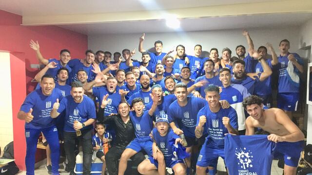 La felicidad de todo Argentino Monte Maíz celebrando el ascenso al Torneo Federal A. (Gentileza Argentino Crece).