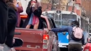 Dos cordobesas vivieron un momento particular con un ciclista.