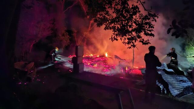 Incendio destruyó una vivienda en San Javier durante la madrugada.
