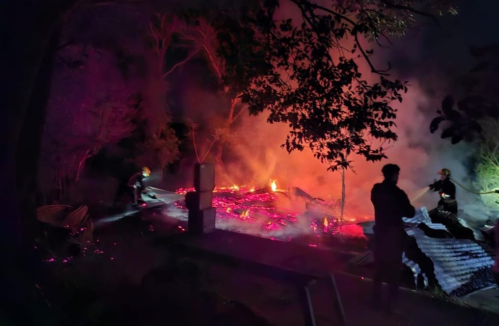 Incendio destruyó una vivienda en San Javier durante la madrugada