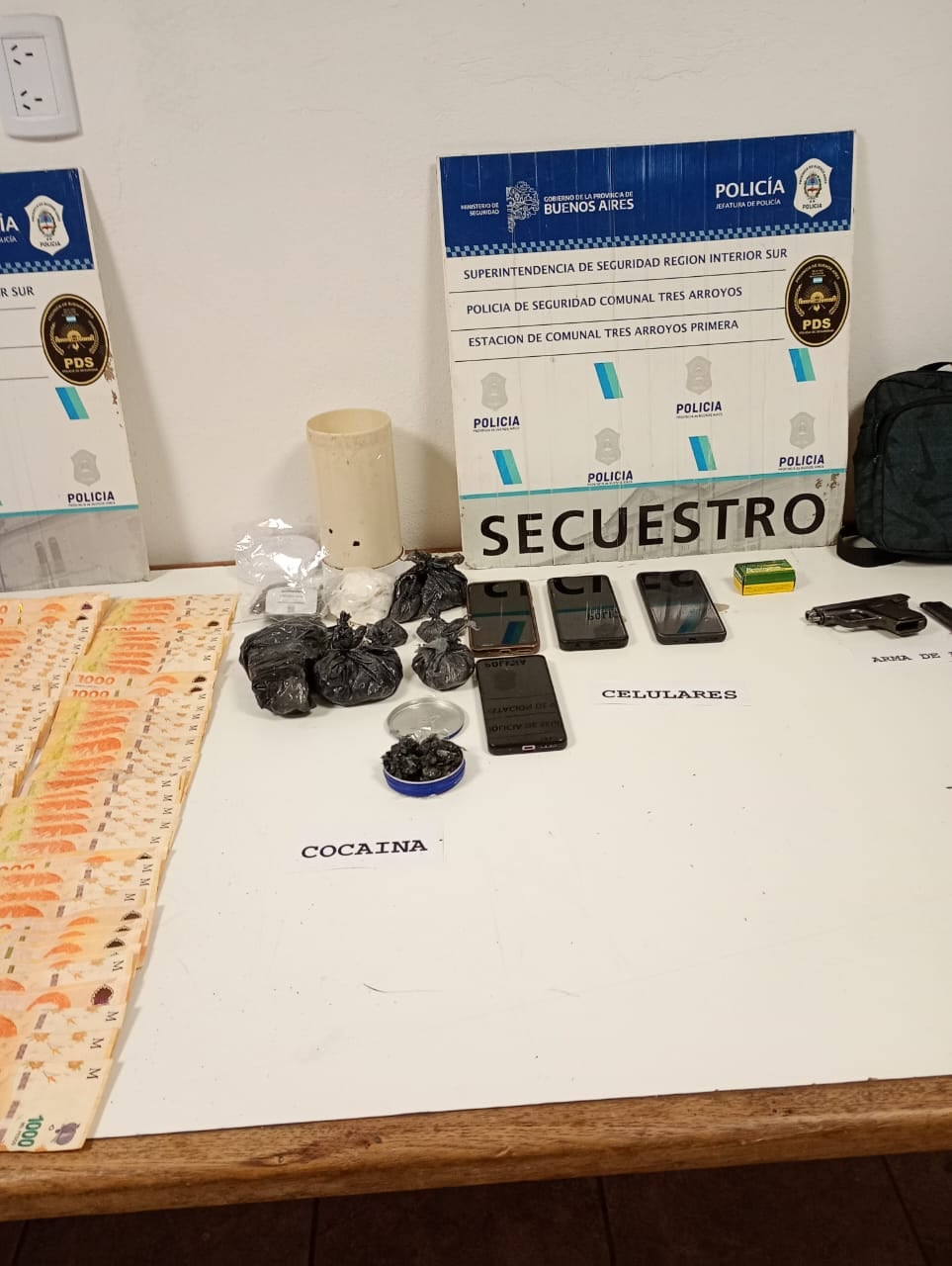 Persecución, dos aprehendidos y allanamiento positivo
