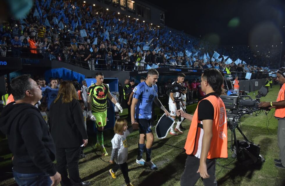 Video: Belgrano agitó otra fiesta en el Gigante de Alberdi, a pura bandera