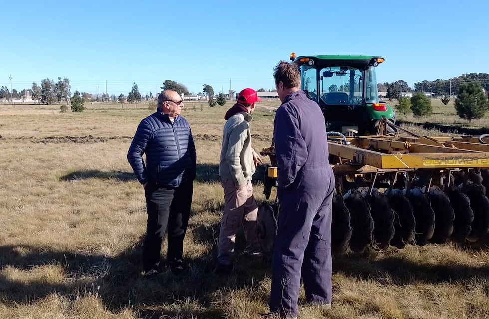 Tres Arroyos: Comenzaron los trabajos en las futuras canchas de fútbol y rugby en el Polo Educativo – Deportivo