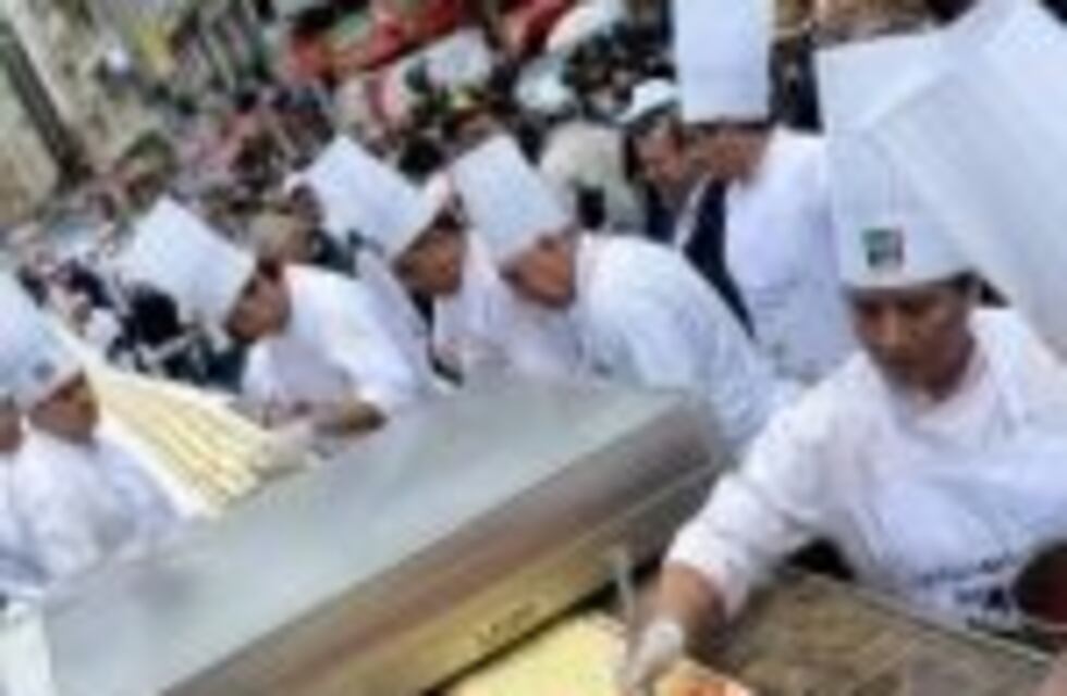 Cocinaron la pizza más larga de Buenos Aires a lo largo de Avenida de Mayo