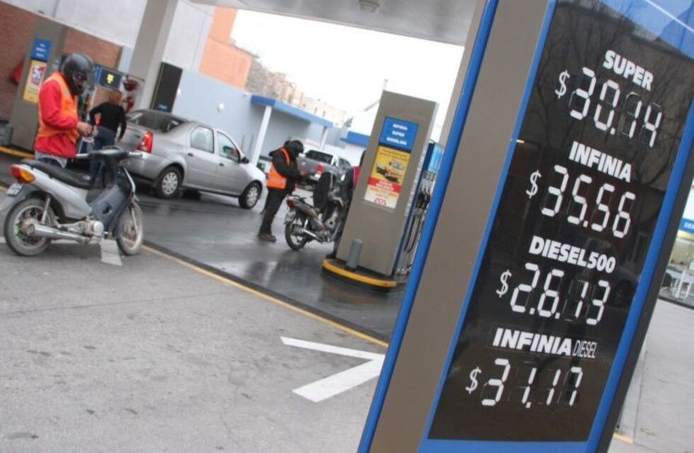 Petroleras restringen abastecimiento de combustibles