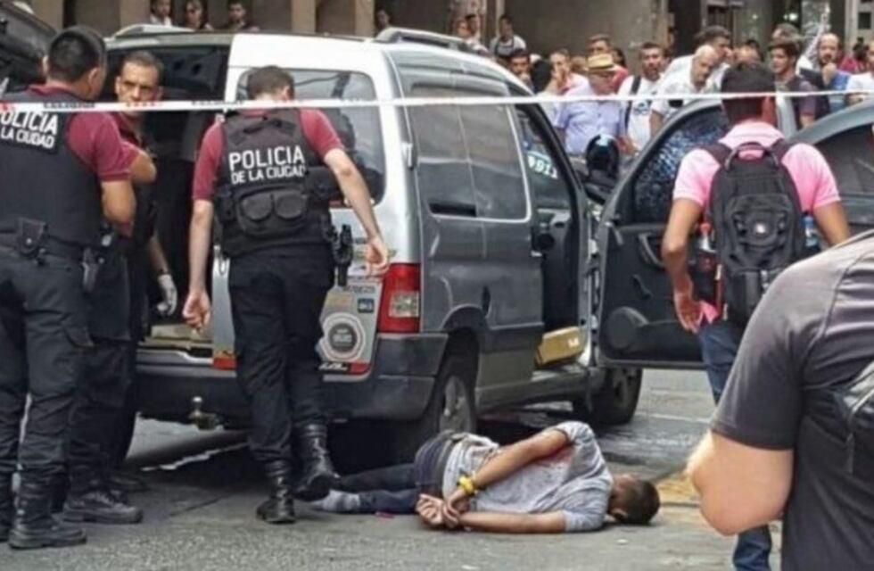 Buscan un botín de U$S 30.000 en oro y a los prófugos de la banda del tiroteo en Tribunales