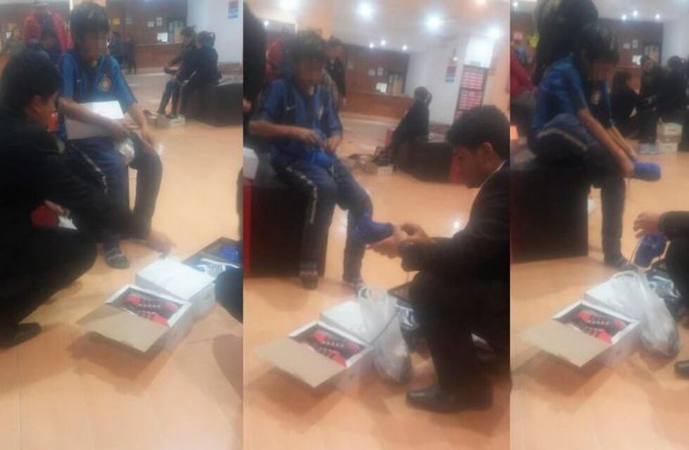 Vio a un nene pidiendo limosnas descalzo y lo llevó a comprarse zapatillas