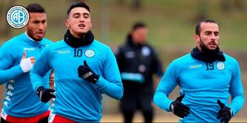 Matías Suárez no integró las formaciones iniciales\u002E Una, con Attis de punta y la otra, con Sequeira y Ramis\u002E