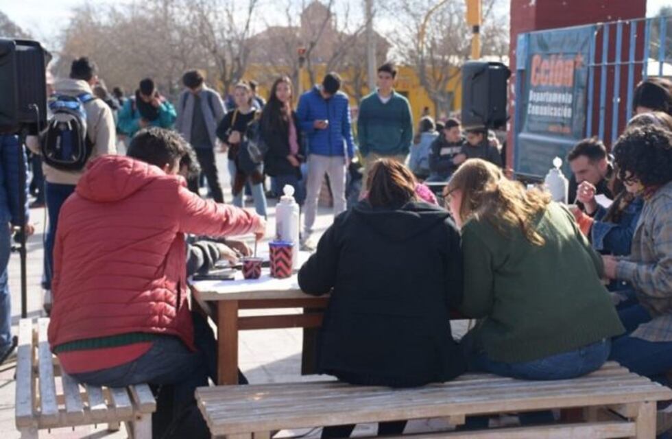 Tras el Zonda que hizo destrozos en la provincia, se reanuda la actividad escolar este martes