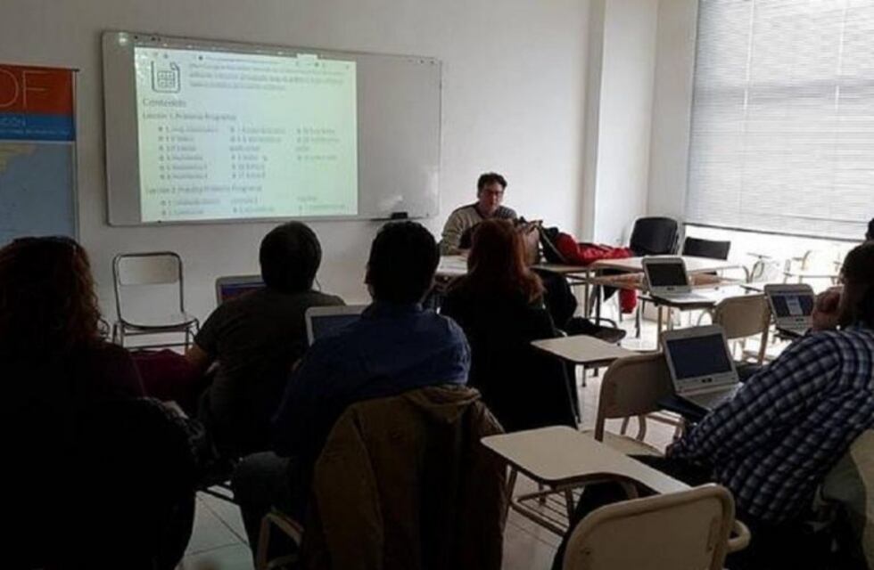 Gobierno presentó el proyecto "Tierra de programadores"