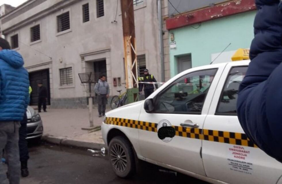 Un taxista habría sufrido un infarto y falleció mientras trabajaba