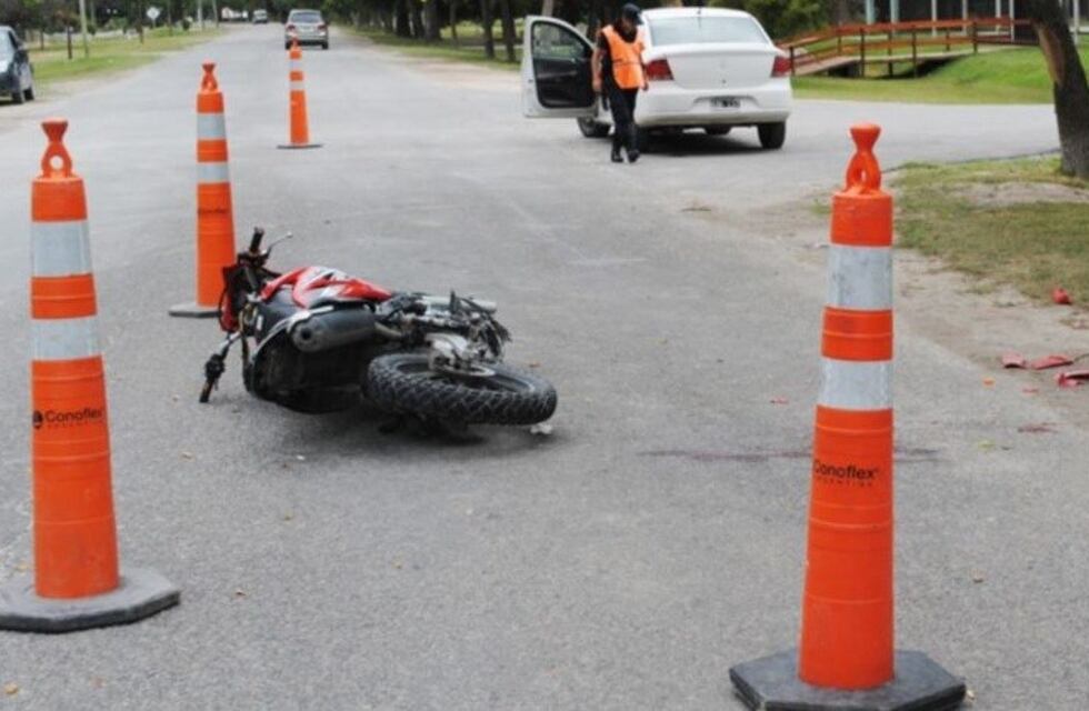 Accidente fatal en Villa Ramallo: joven de 19 años falleció tras caer de su moto