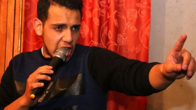 La banda ensaya en el living de una humilde casa de barrio\u002E