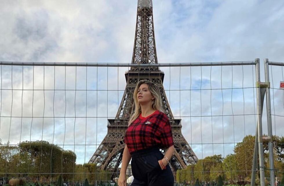 Wanda Nara posó sin maquillaje en la Torre Eiffel