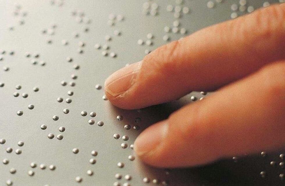 El Juzgado de Faltas donó $20.000 a una escuela para la adaptación de un niño disminuido visual