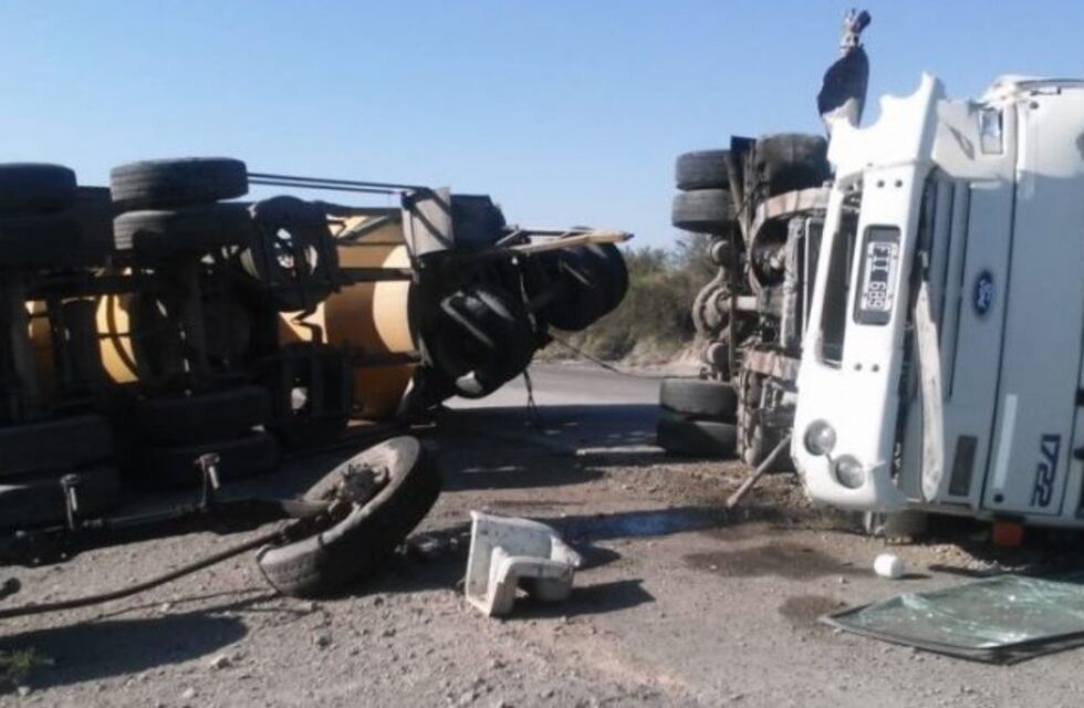 Tremendo: un camión y un remís chocaron de frente en Las Heras