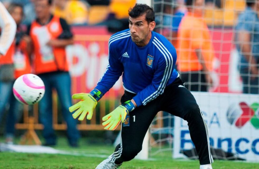 Nahuel Guzmán evitó un gol de mitad de cancha con un gesto sorprendente