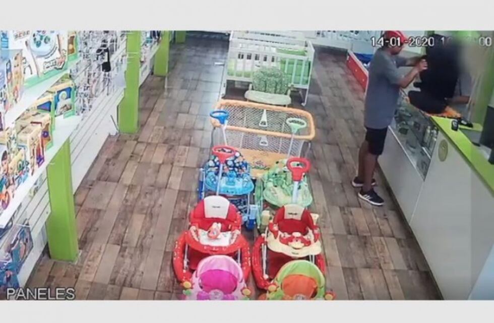 Ladrón habilidoso, se hizo pasar por cliente para robarse un celular